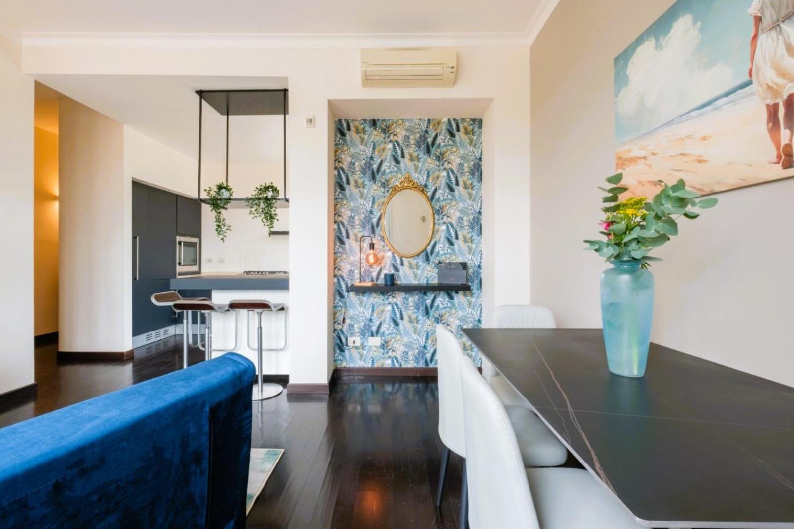 Apartment Elegant Penthouse With A View Of The Two Towers And Piazza Maggiore