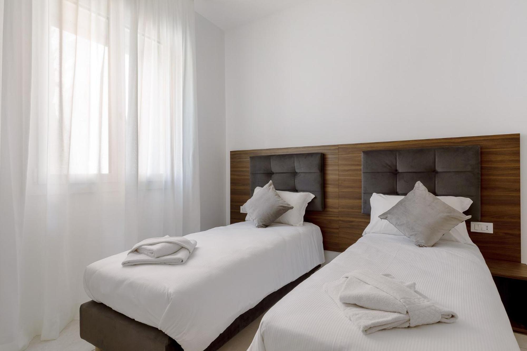 Apartment Le Dodici Porte - Porta San Felice 8 By District *