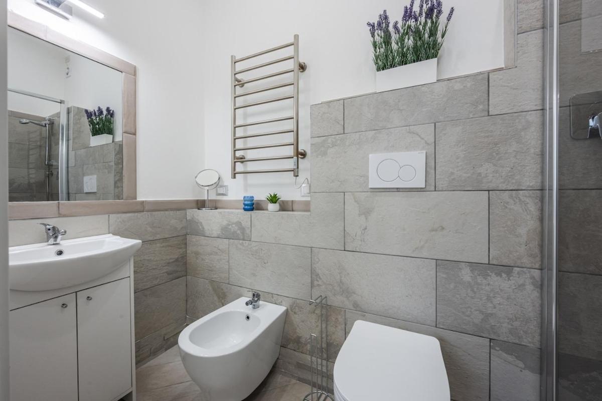 Apartment Train Station Deluxe 3 Bath *