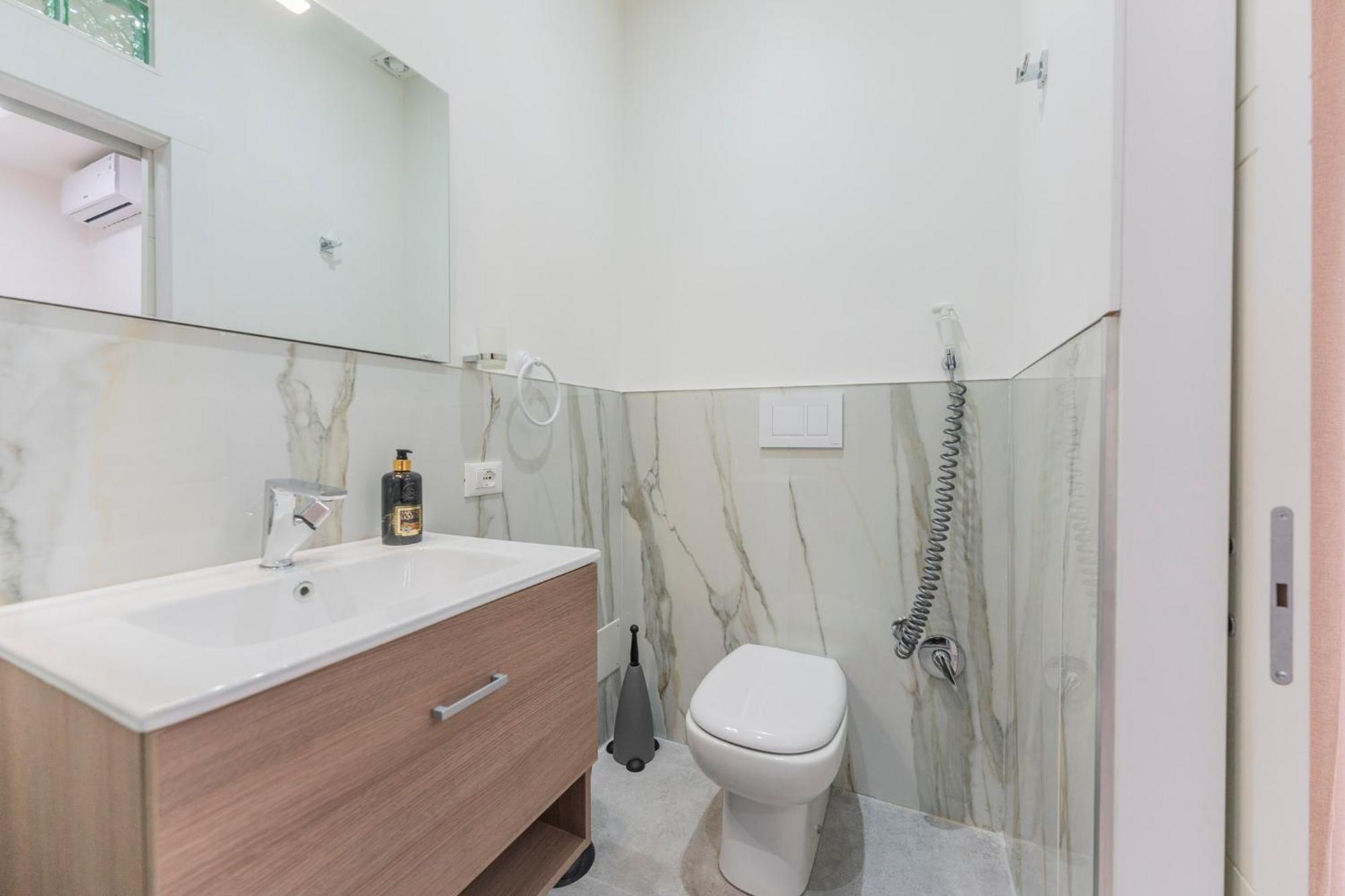 Aparthotel Fioravanti - San Luca & Genesis House, A Pochi Passi Dalla Stazione, Vicino Al Cuore Di *