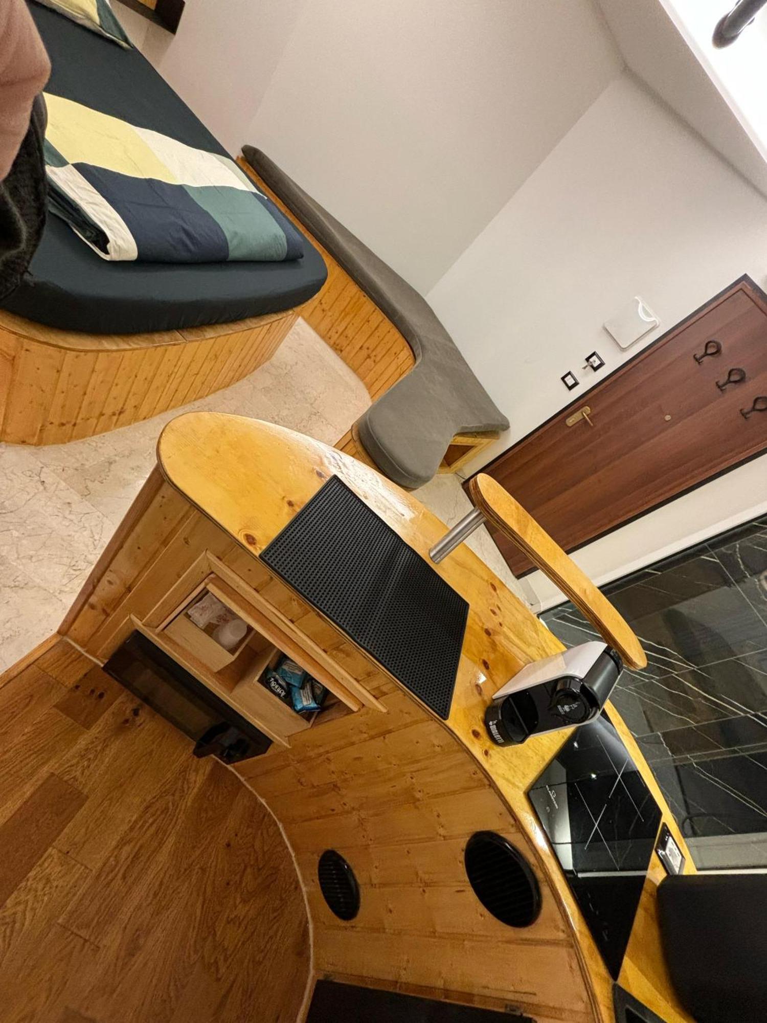 4roomz Bed & Breakfast 3*