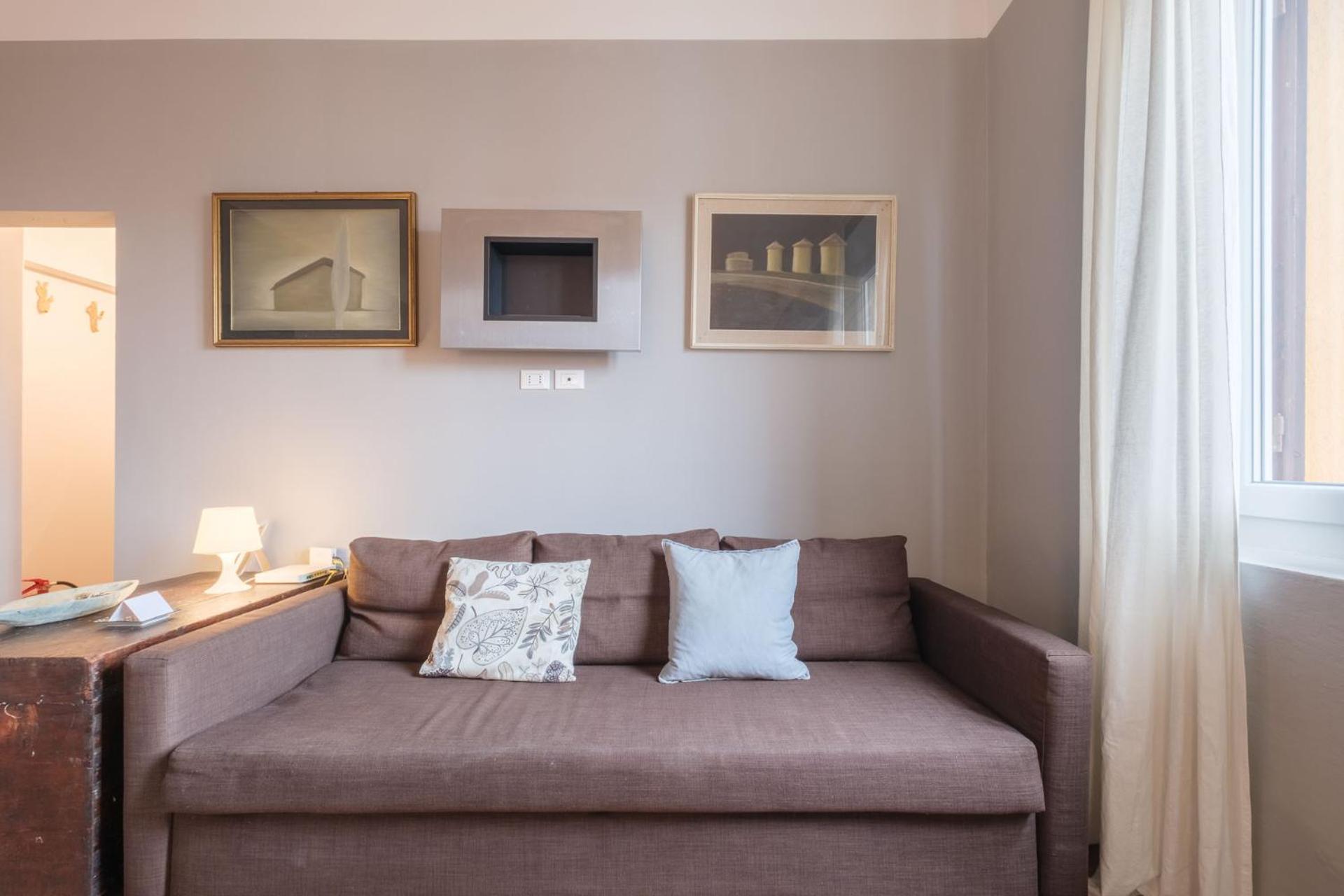 Elegance And Comfort In The Heart Of Apartment