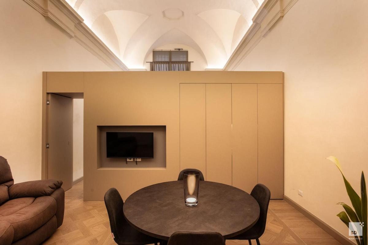 Design In Historical Palace * Bologna