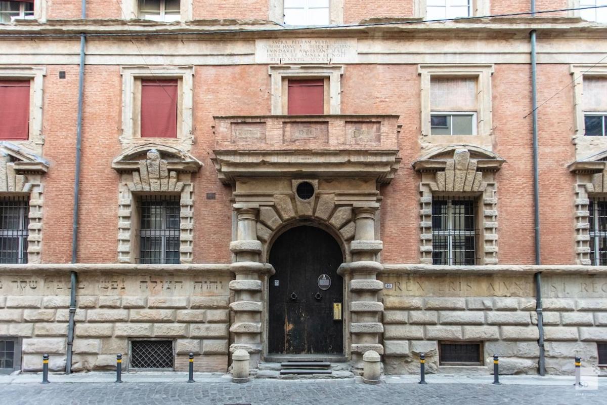 Design In Historical Palace Apartment Bologna