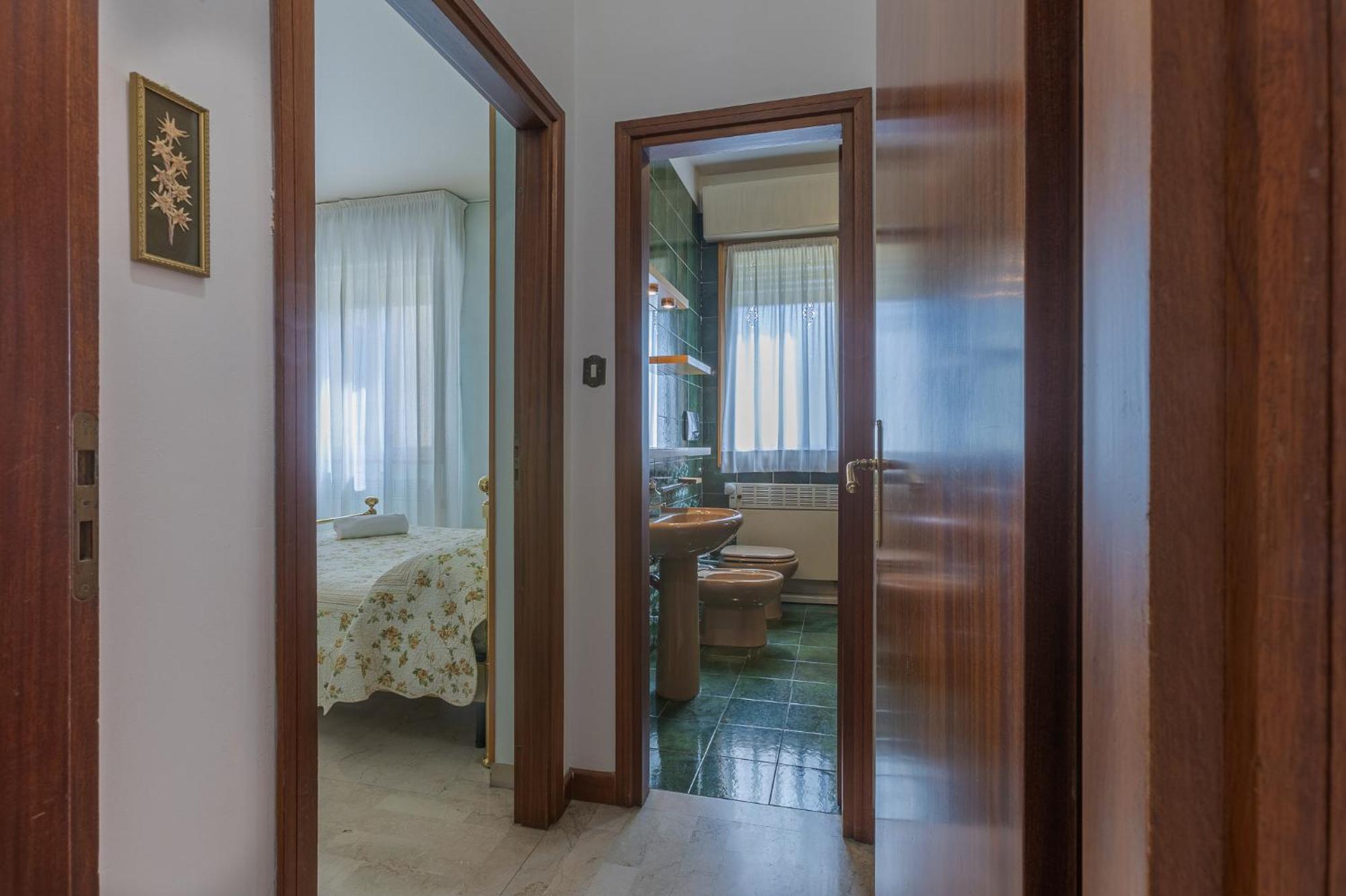 Guesthost - Maggiore Hospital & Ara Stadium X4