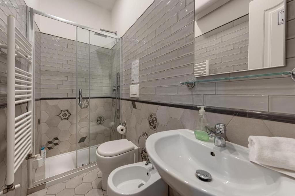 Tribunale 4 Luxury Rooms - Bedinbolognacentro Palace H Guest house *