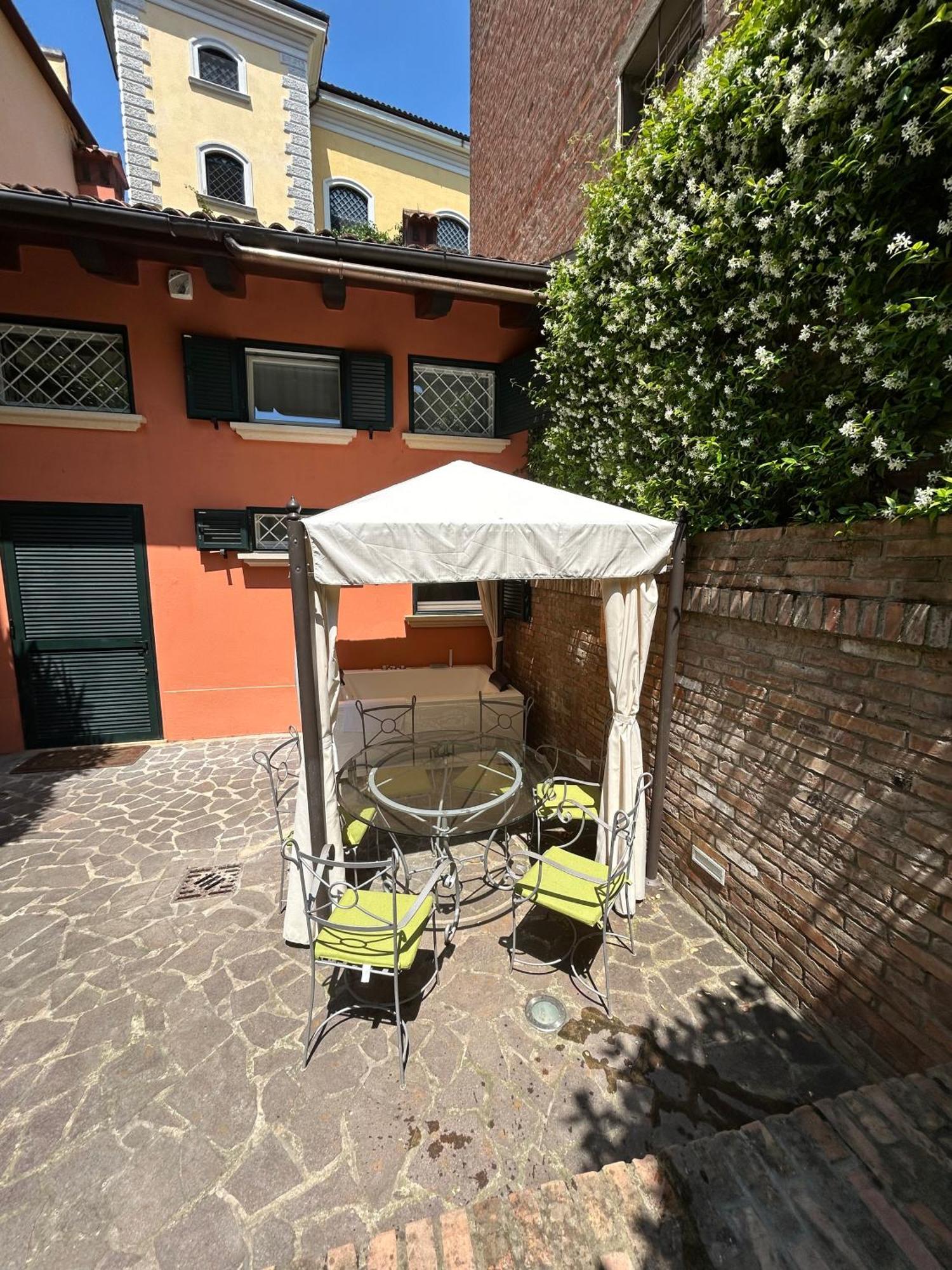 Isaia Garden - Bolognarooms * Bologna