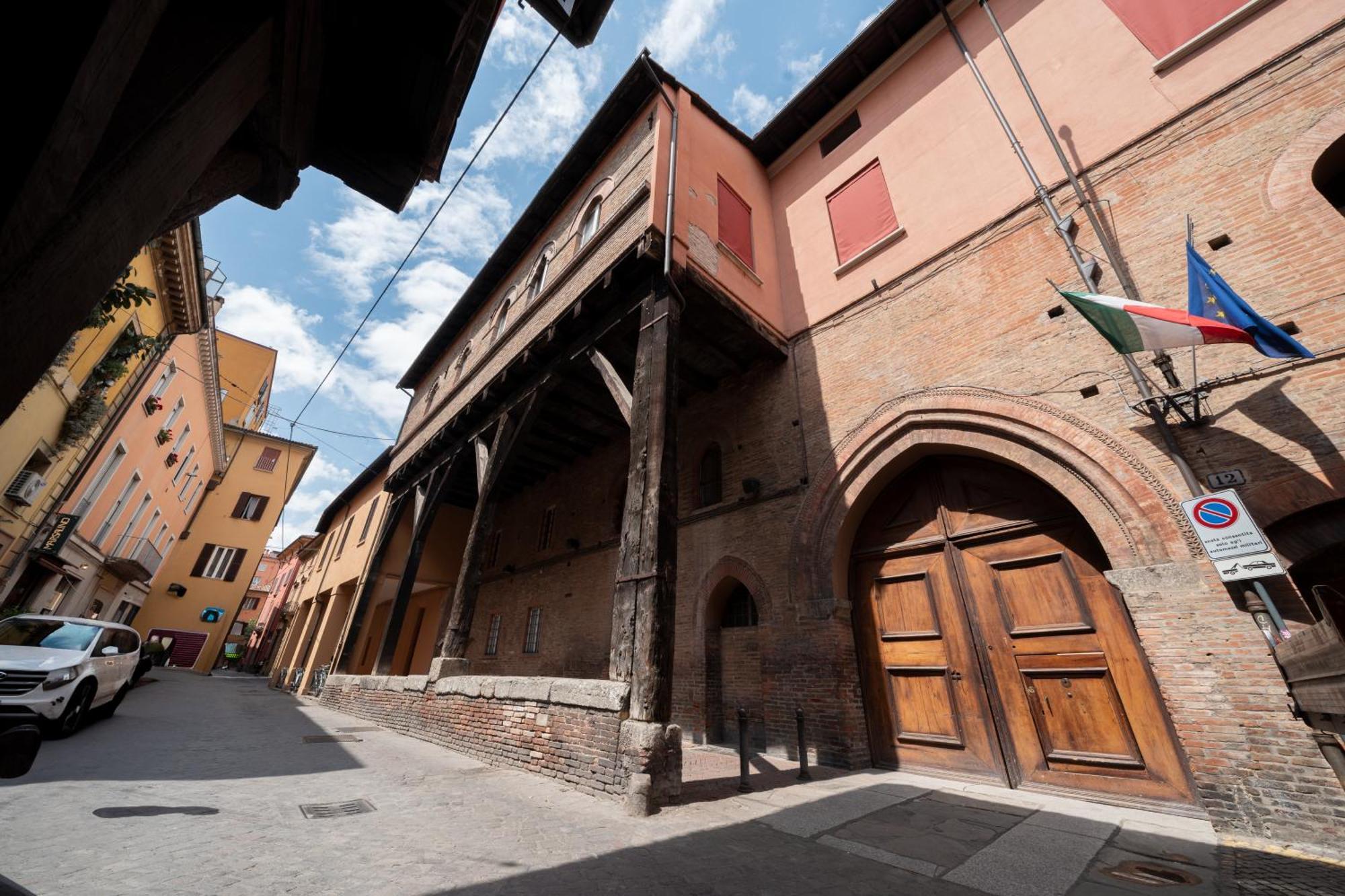 Apartment Design In The Heart Of Bolognas History 1 *