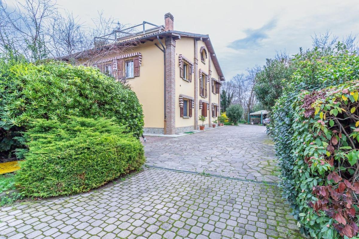 Ampio In Corte Con Doppio Parcheggio Privato * Bologna