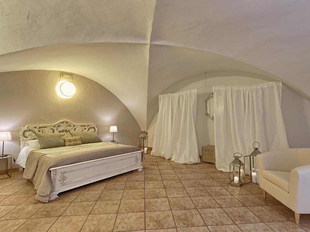 Castiglione1 *