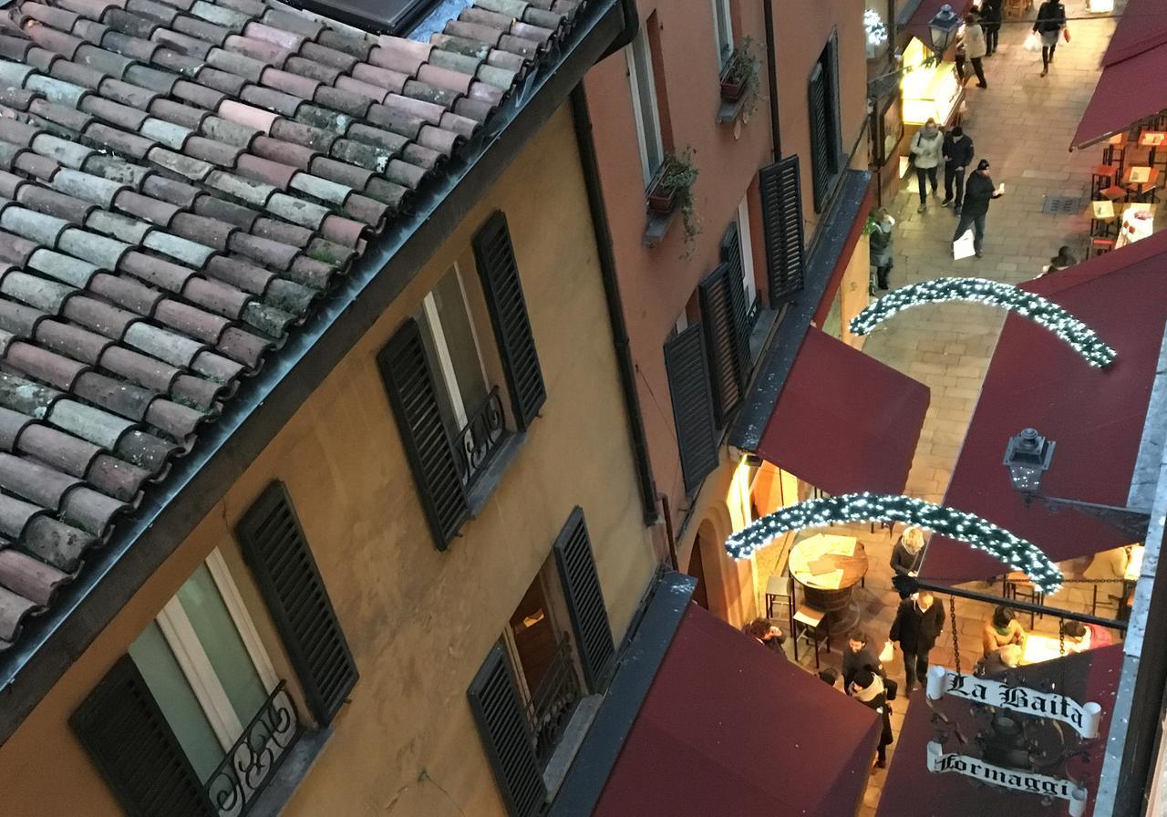 Red Sofa * Bologna