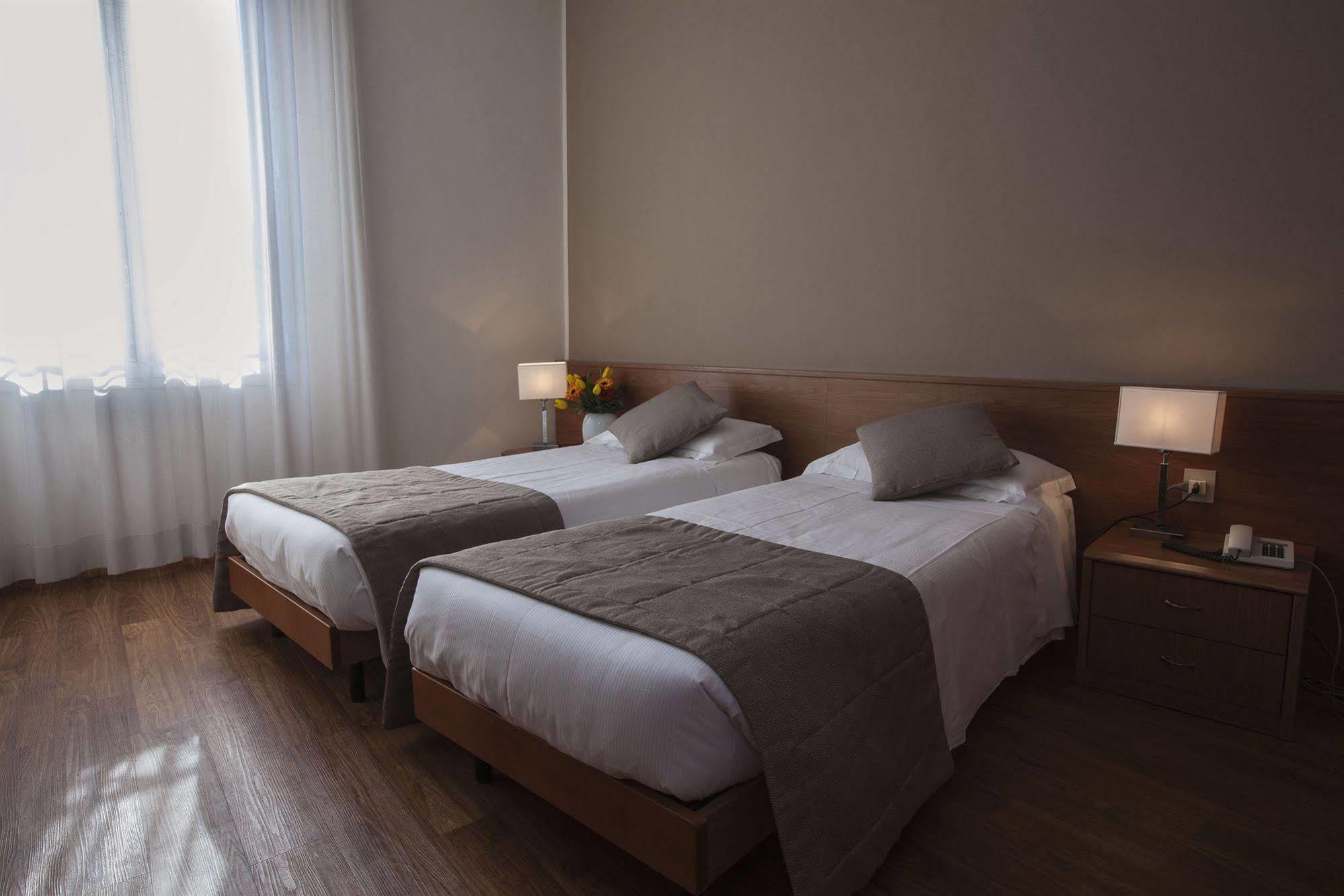 Hotel Accademia 3*