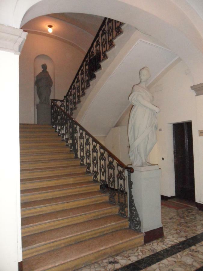 Apartment Interno 1 *