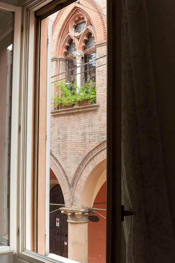 Angolo Via Parigi Apartment Bologna