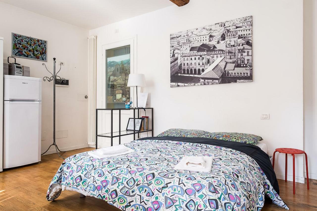 Travel House *