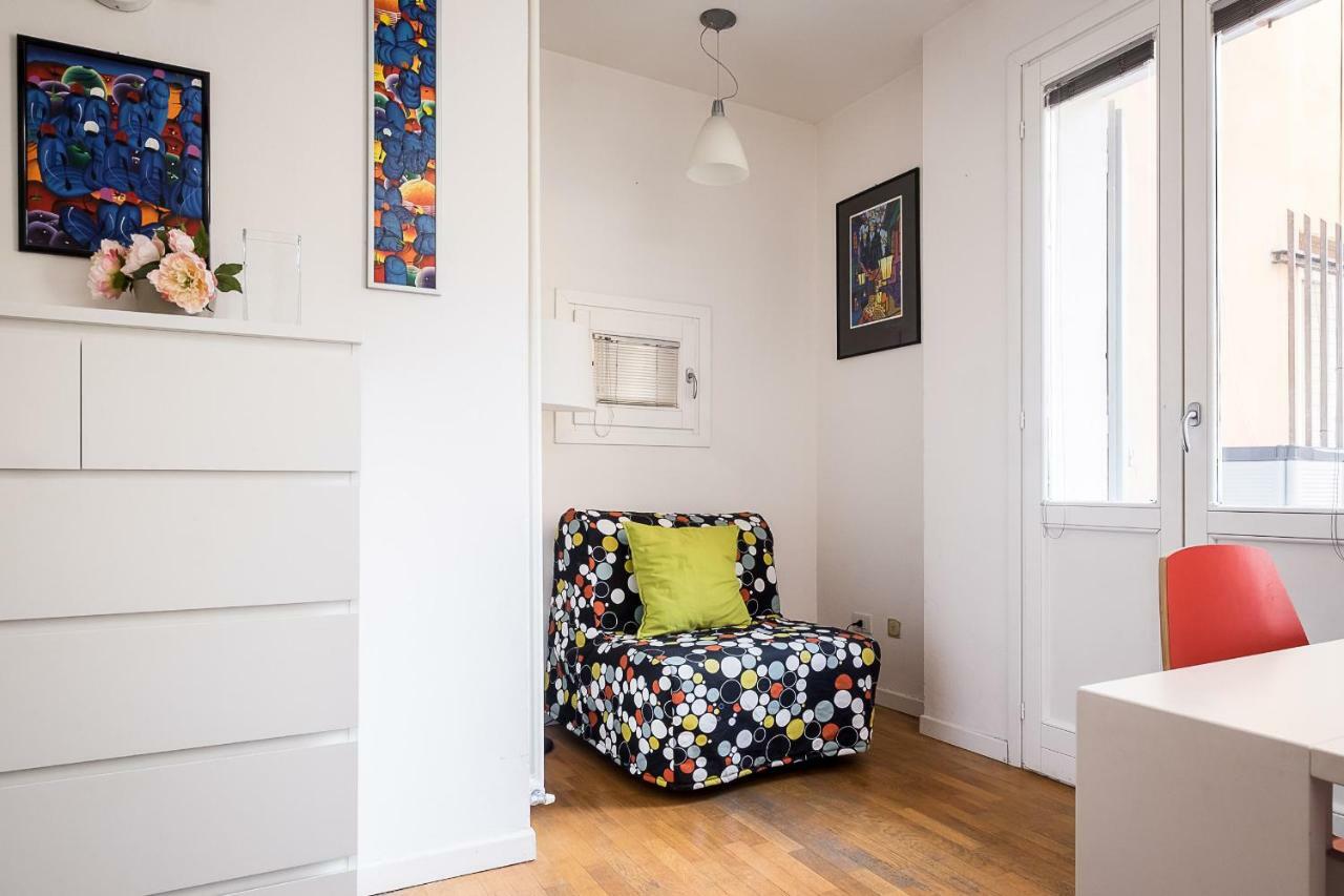 Travel House *