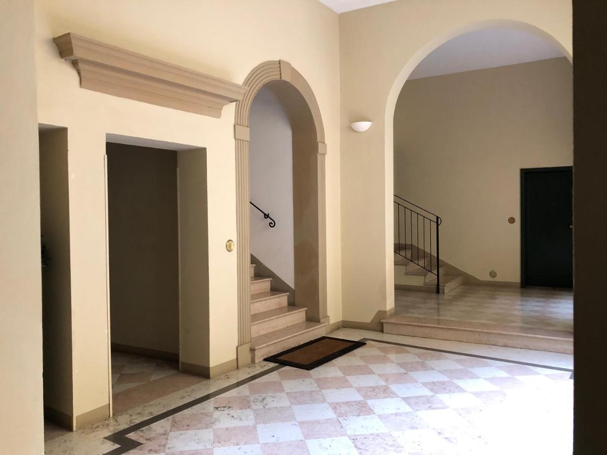 Angolo Via Parigi Apartment Bologna