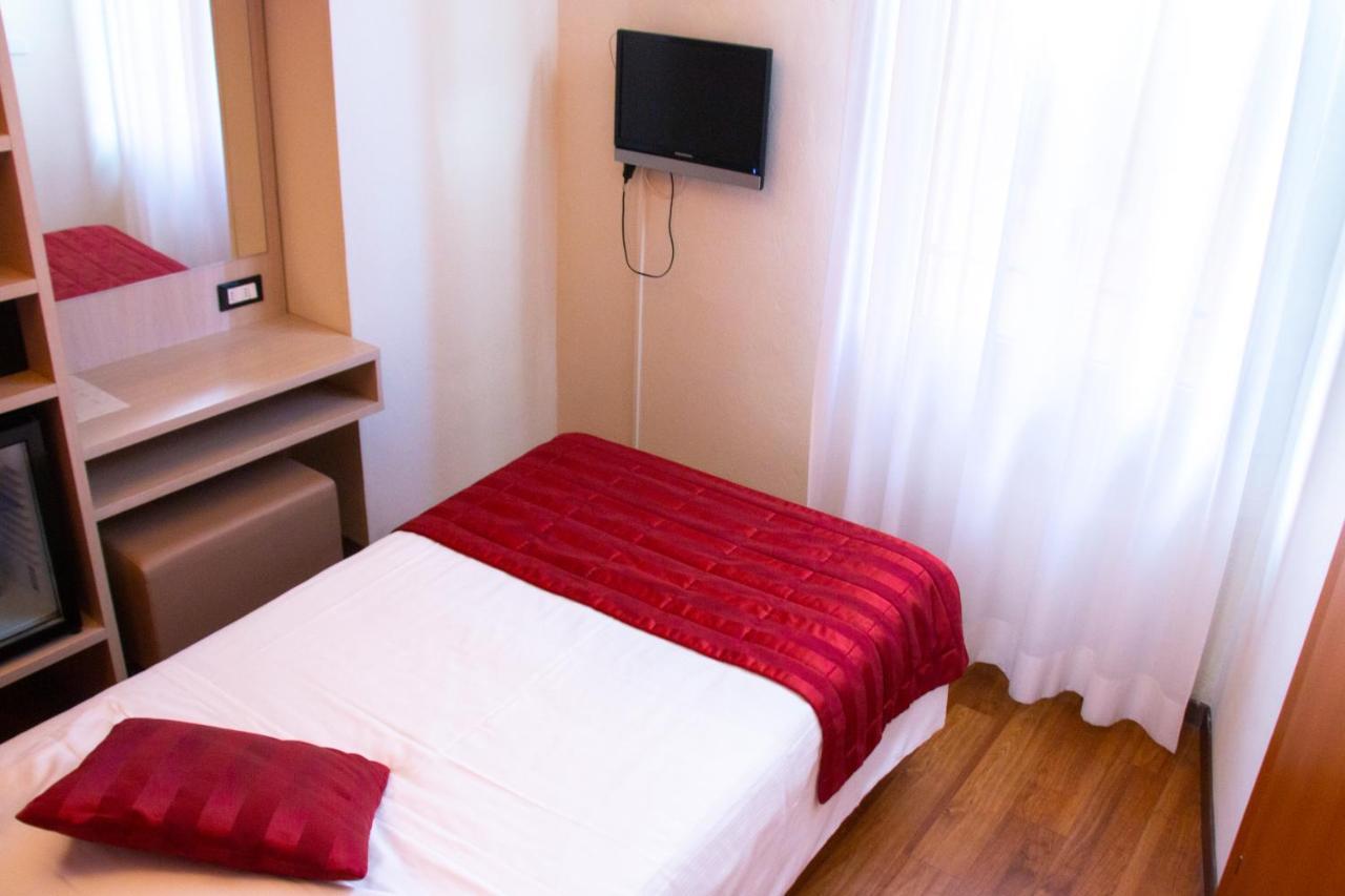 Accademia Hotel 3*