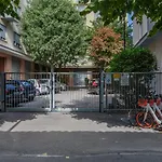 Apt W/Terrace 10 Min Walk From Piazza S.Stefano