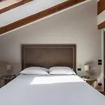 Wooden Design Apartment By Wonderful Italy