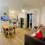 The Castle Door House - Entire 2-Bed Room Apartment