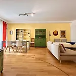 Giulia Apartment And Room