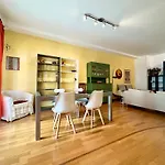Giulia Apartment And Room