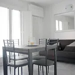 Sky Loft Airport - Modern Apt 1St Floor