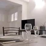 Sky Loft Airport - Modern Apt 1St Floor