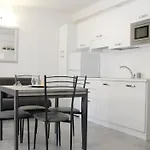 Sky Loft Airport - Modern Apt 1St Floor