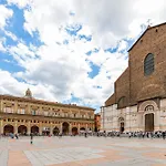 Immobo Panorama - Piazza Maggiore View