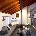 Al Cappello Rosso Suite Apartments