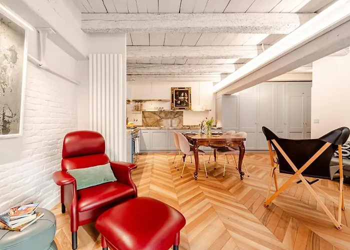 Deluxe Suite Fine Art Historic Centre