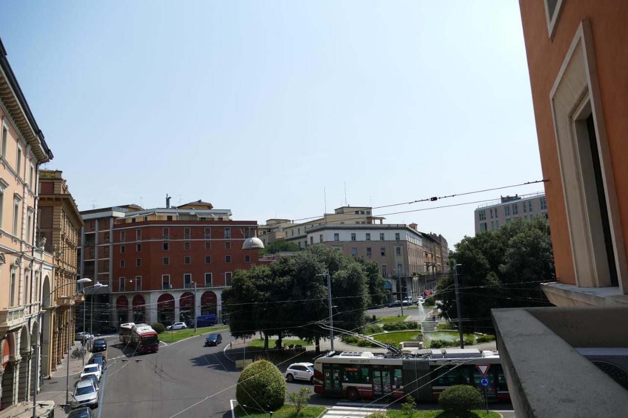 Piazza Dei Martiri * Bologna