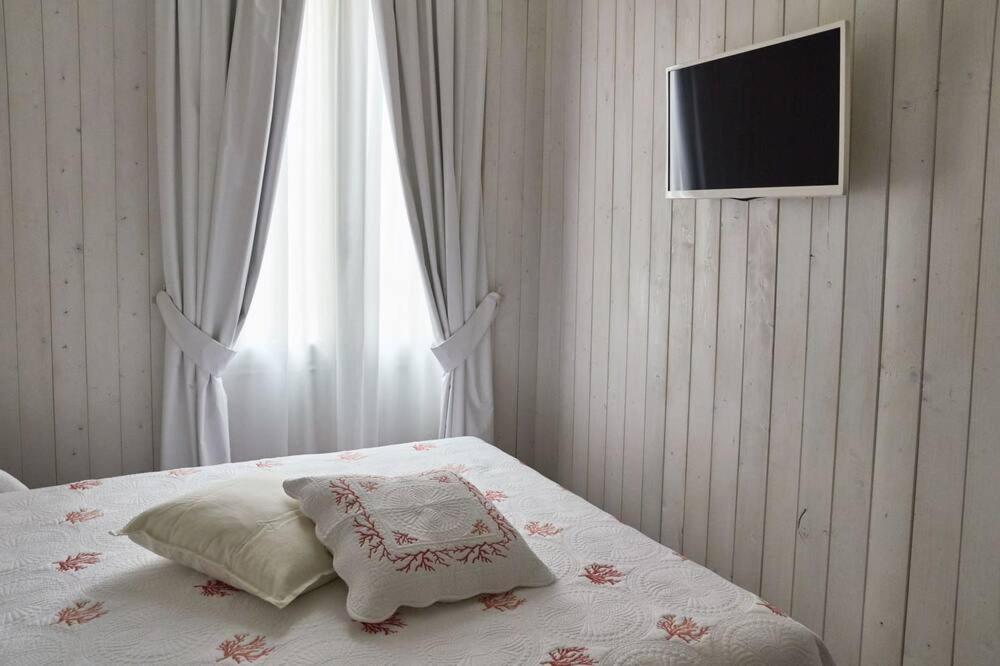 Chez Marie Guest house *