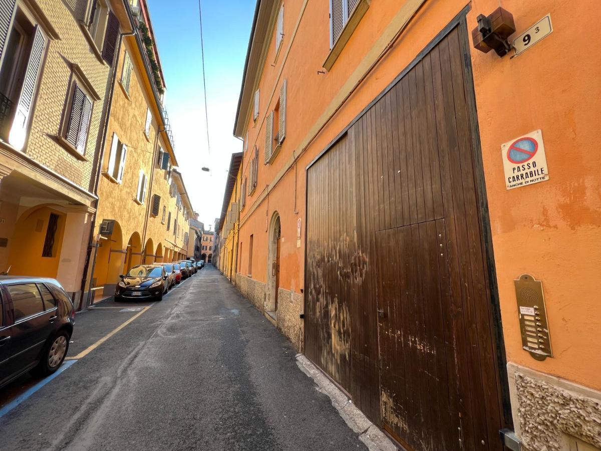Housmart Senzanome 9/3 Bologna