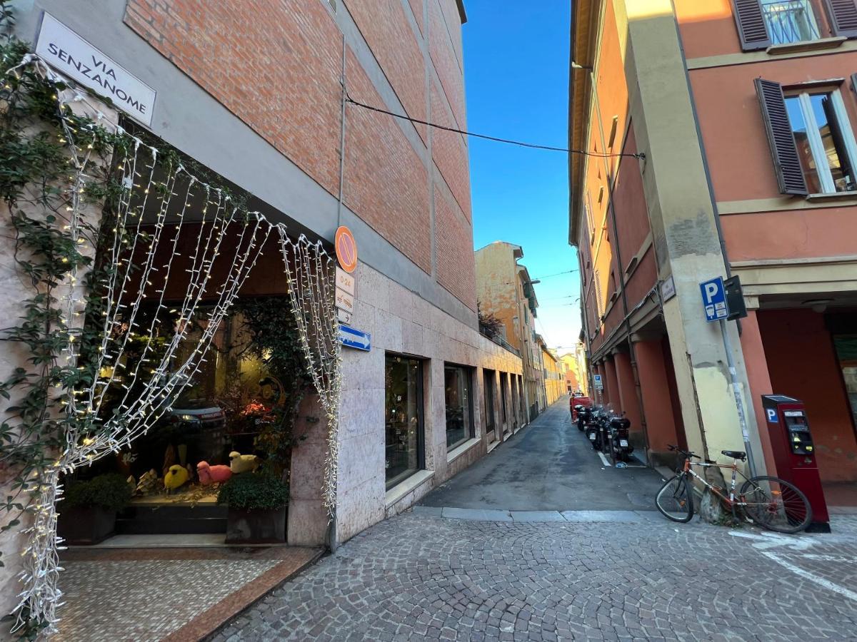 Housmart Senzanome 9/3 Bologna