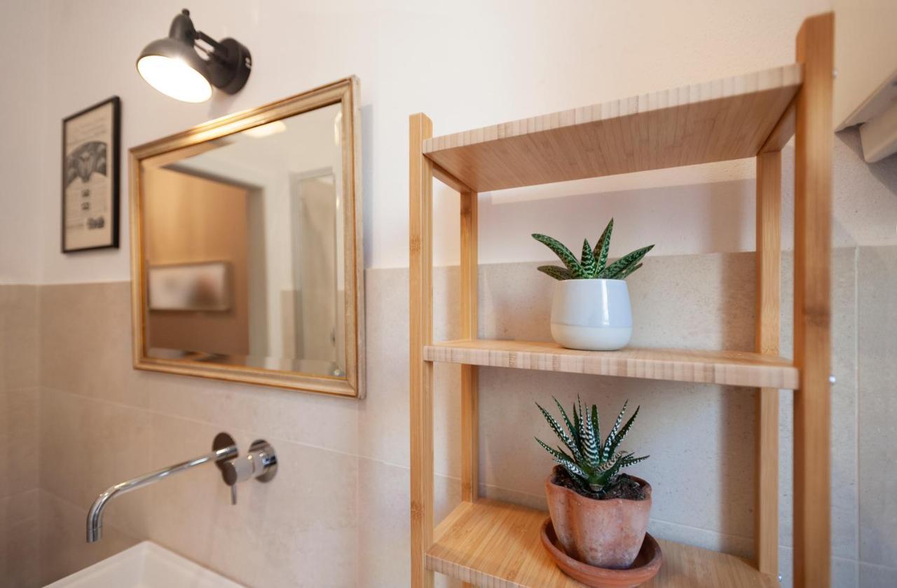 Iris Apartment *