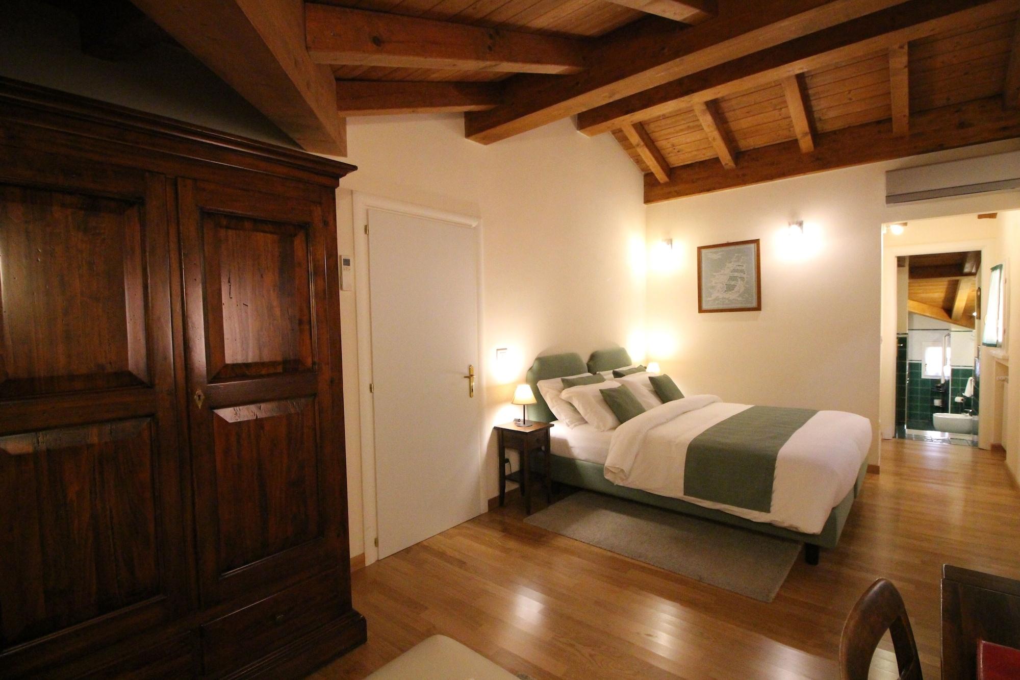 Casa Miramonte Guest house