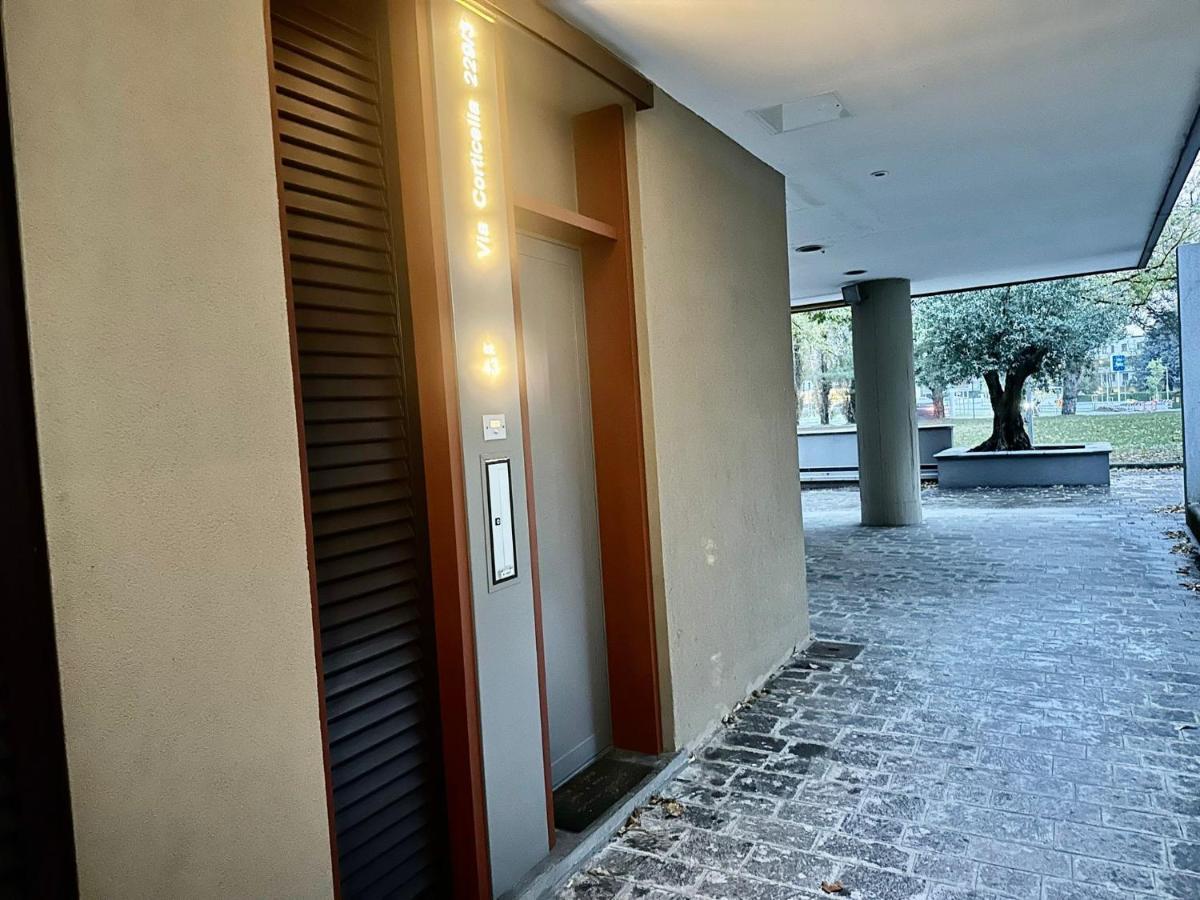 Axi House *