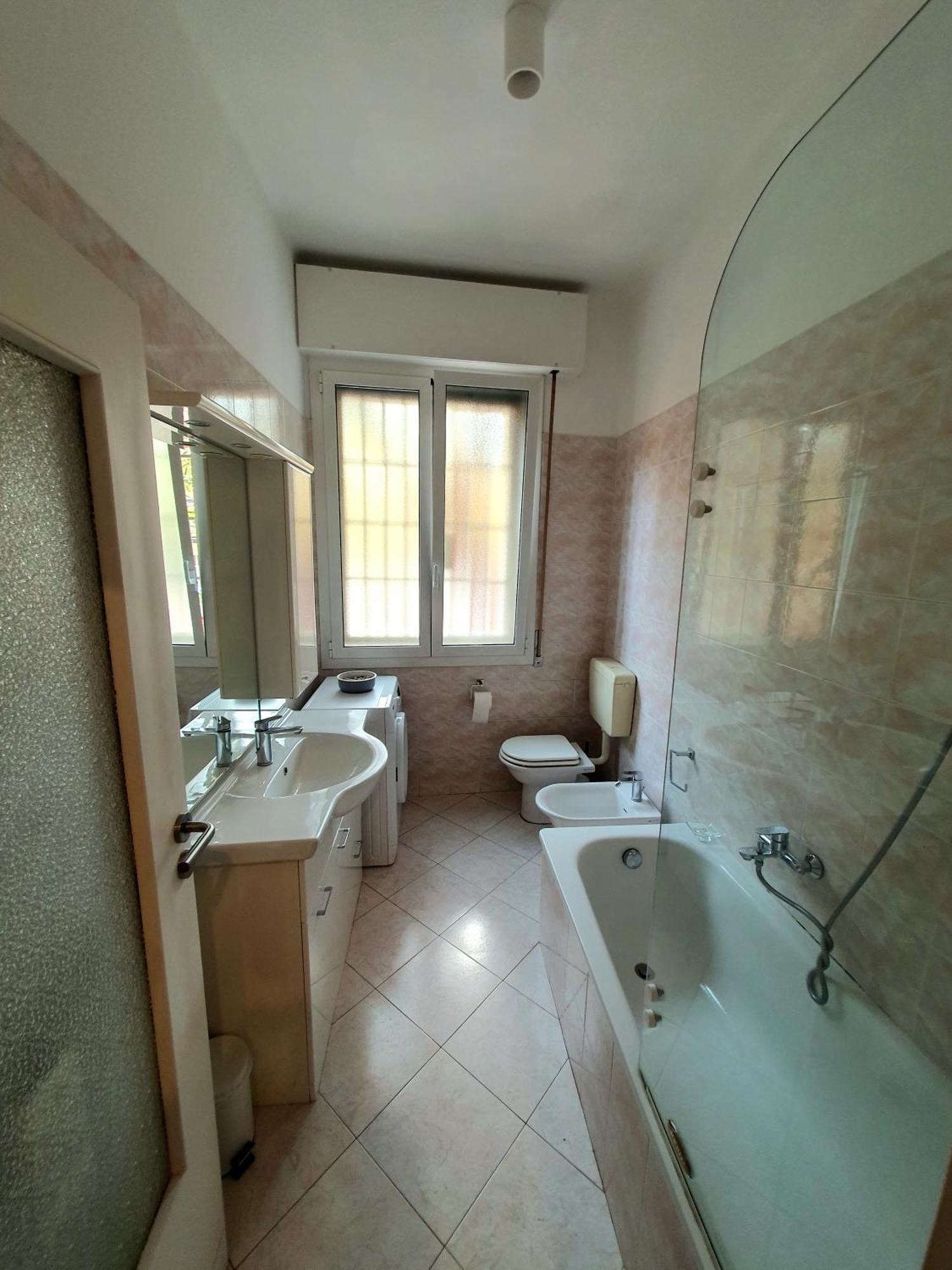 Spacious Three-room In Saragozza *