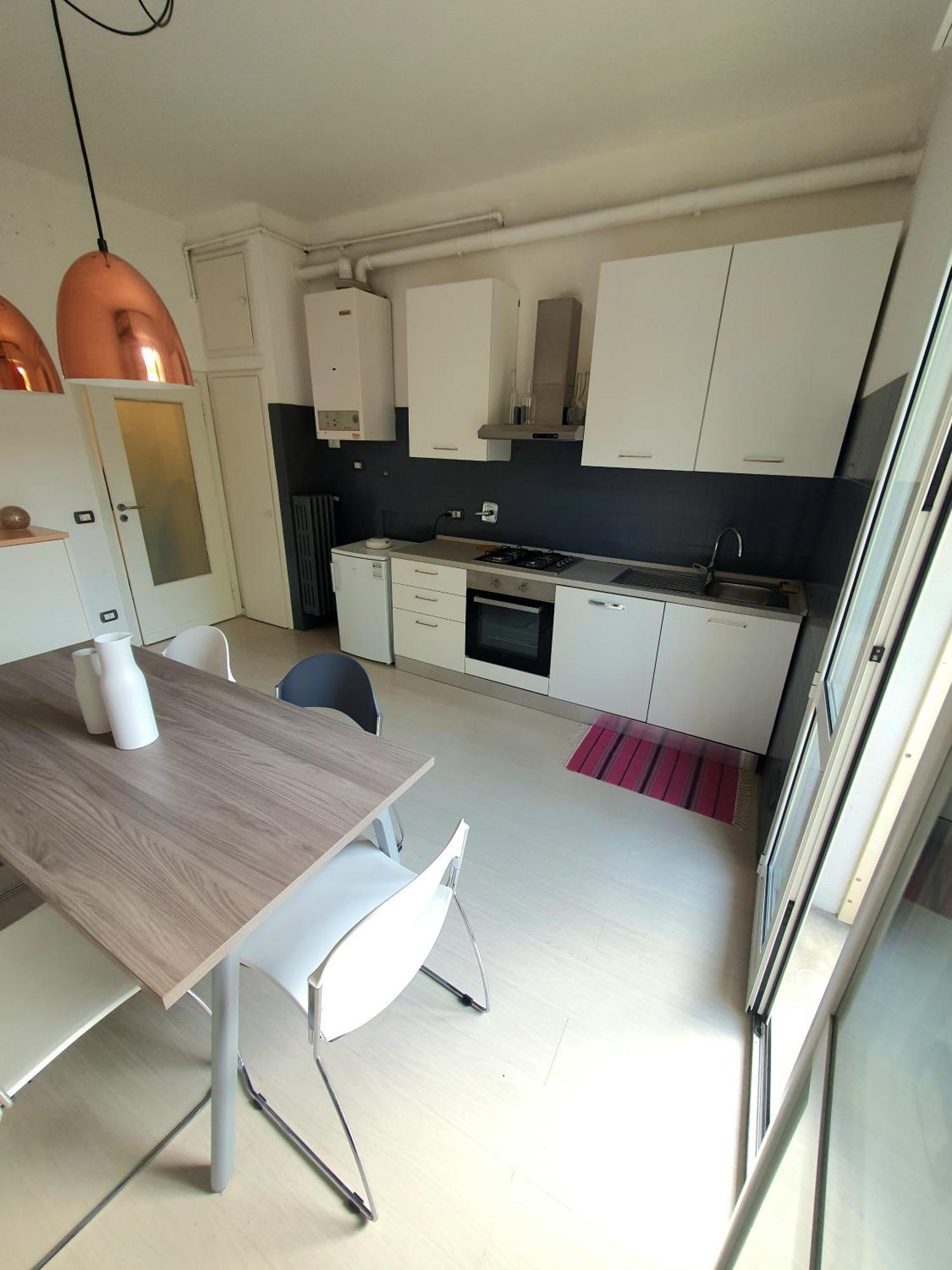 Apartment Spacious Three-room In Saragozza Bologna
