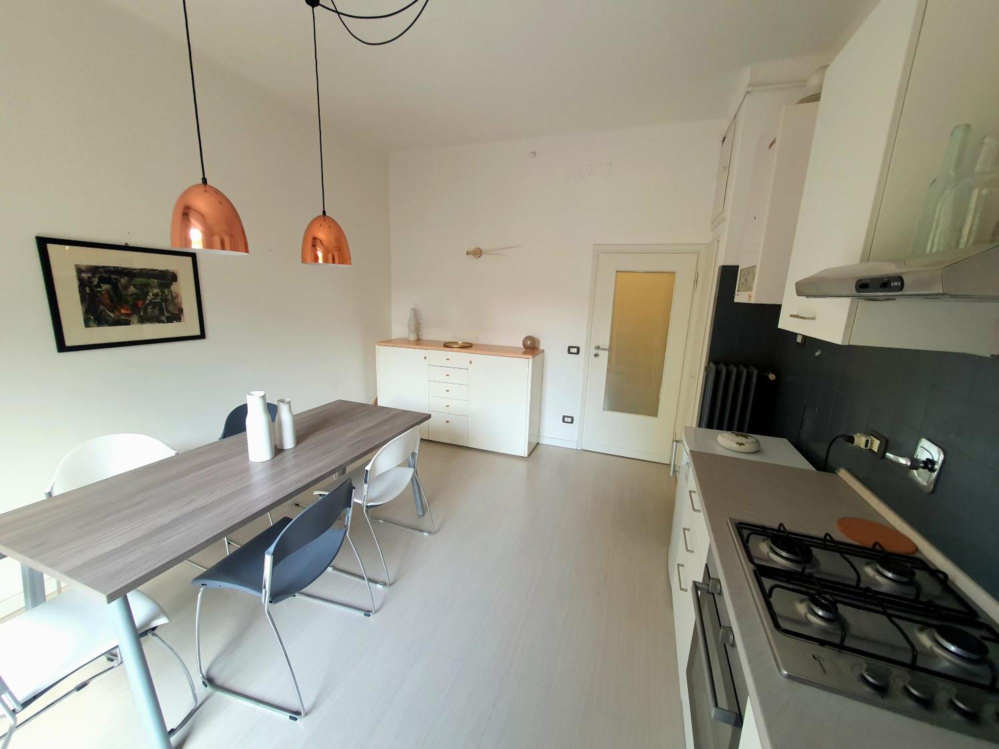 Apartment Spacious Three-room In Saragozza
