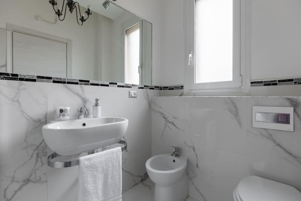 Ai Piedi Di San Luca - Parcheggio + 3 Bagni *