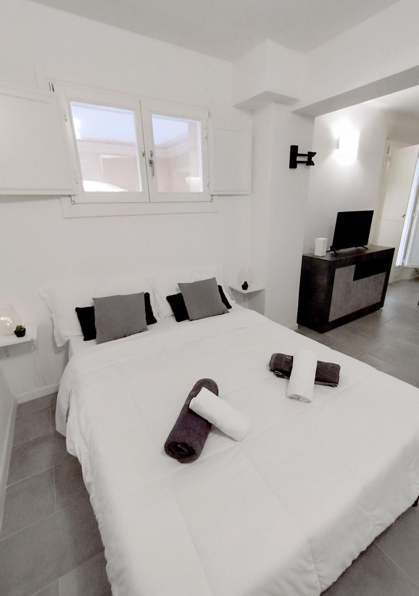 Sky Loft Airport - Modern Apt 1st Floor