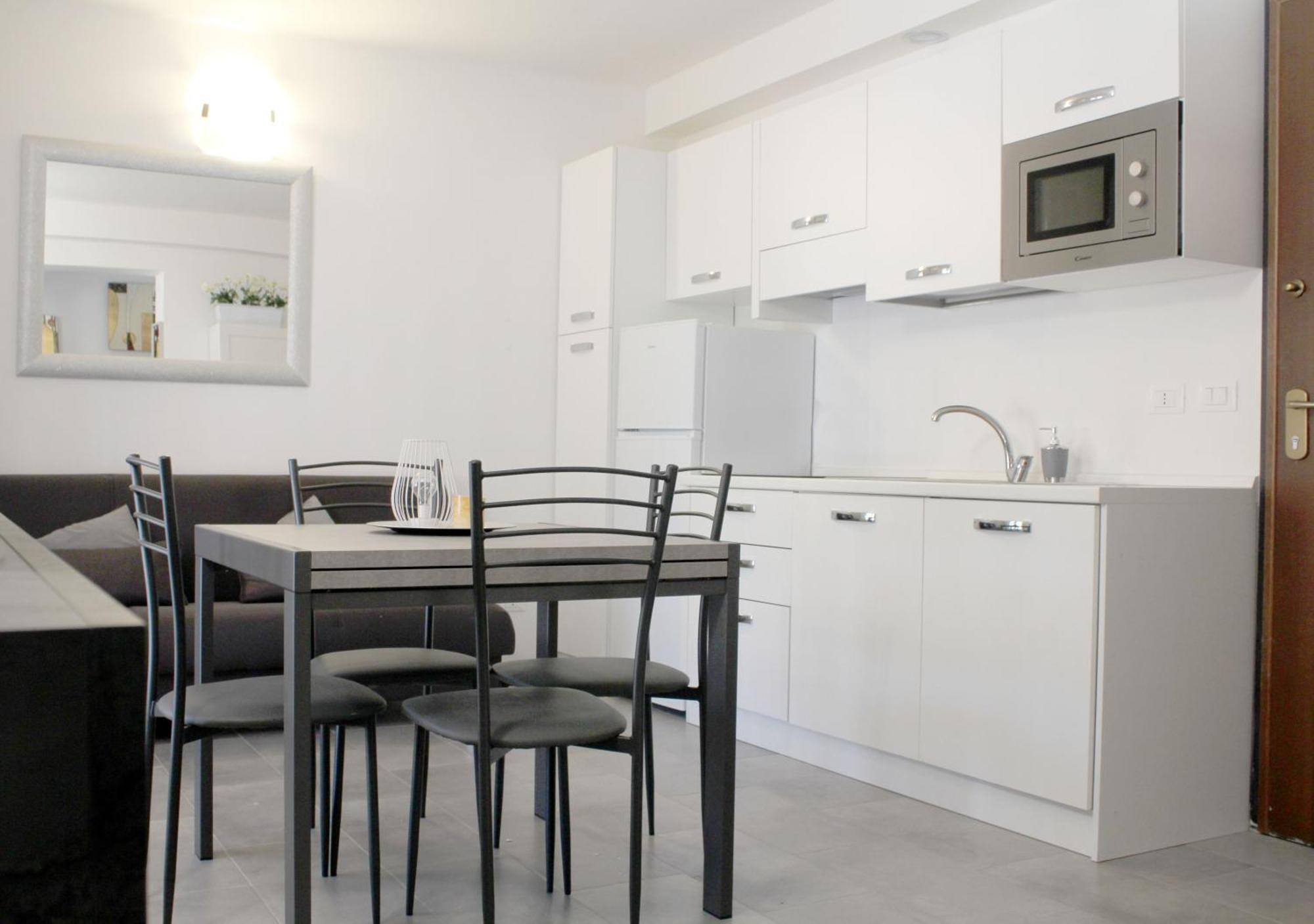 Sky Loft Airport - Modern Apt 1st Floor Apartment Bologna
