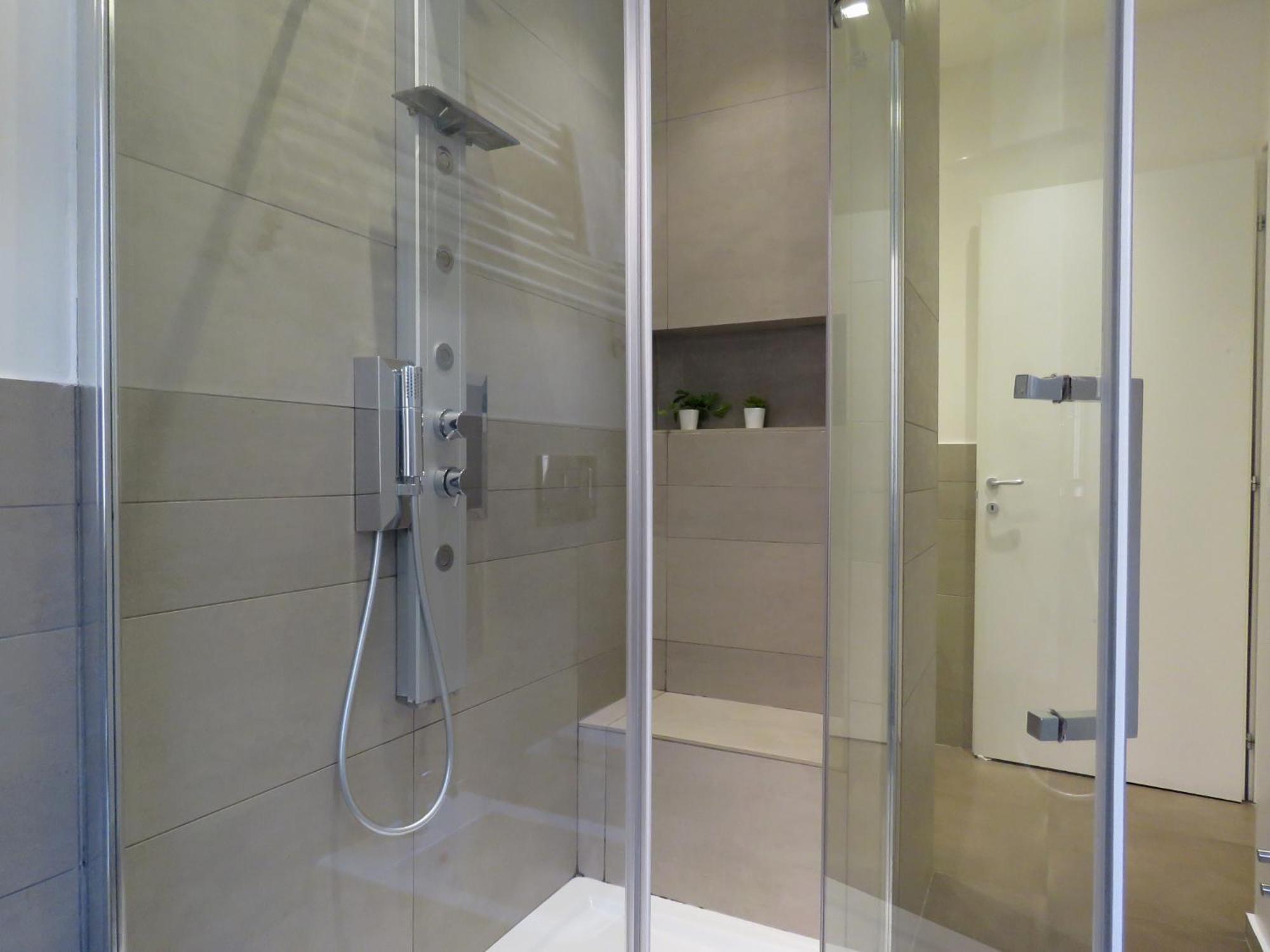 Apartment 8 Colonne *