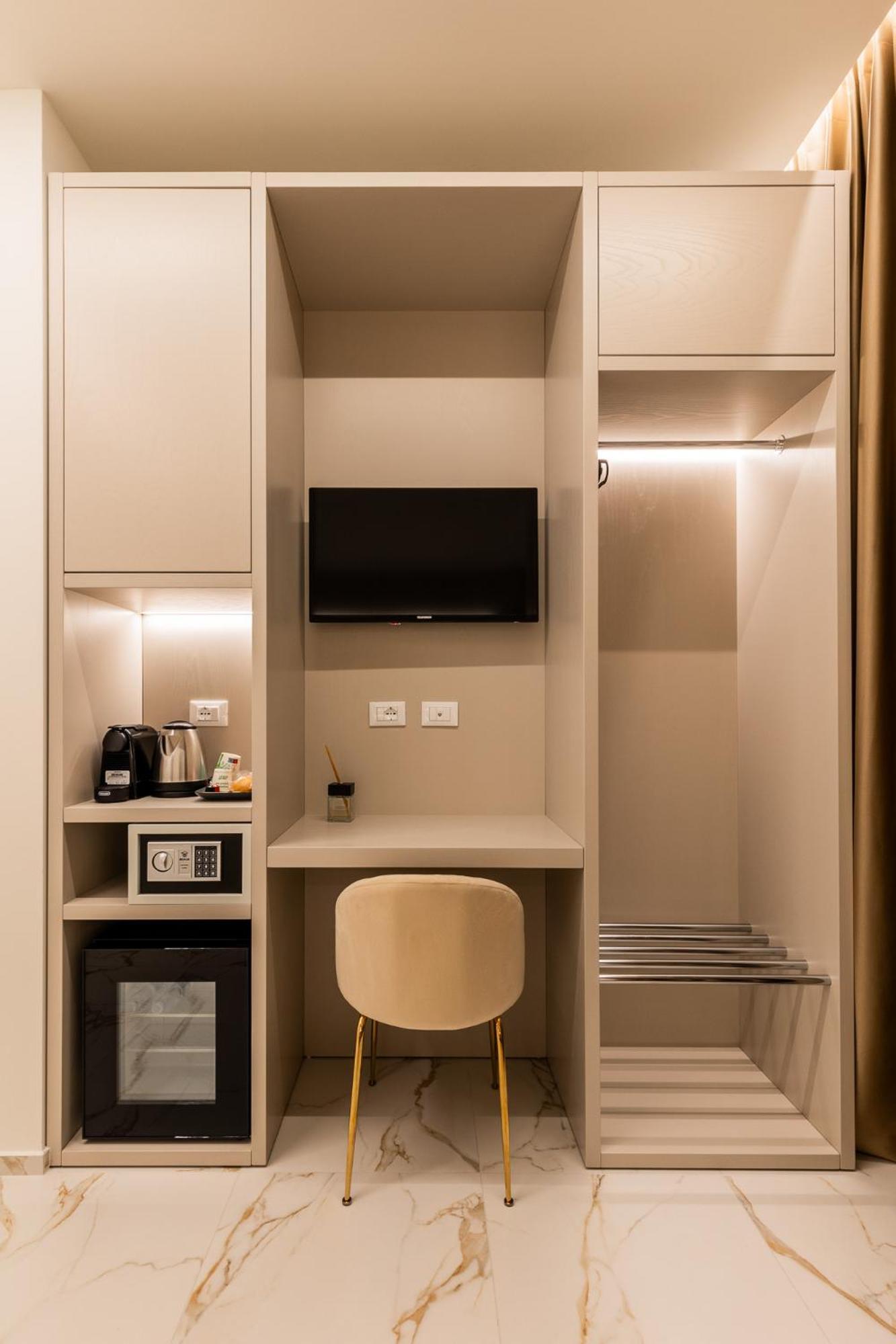 1 Guest house *