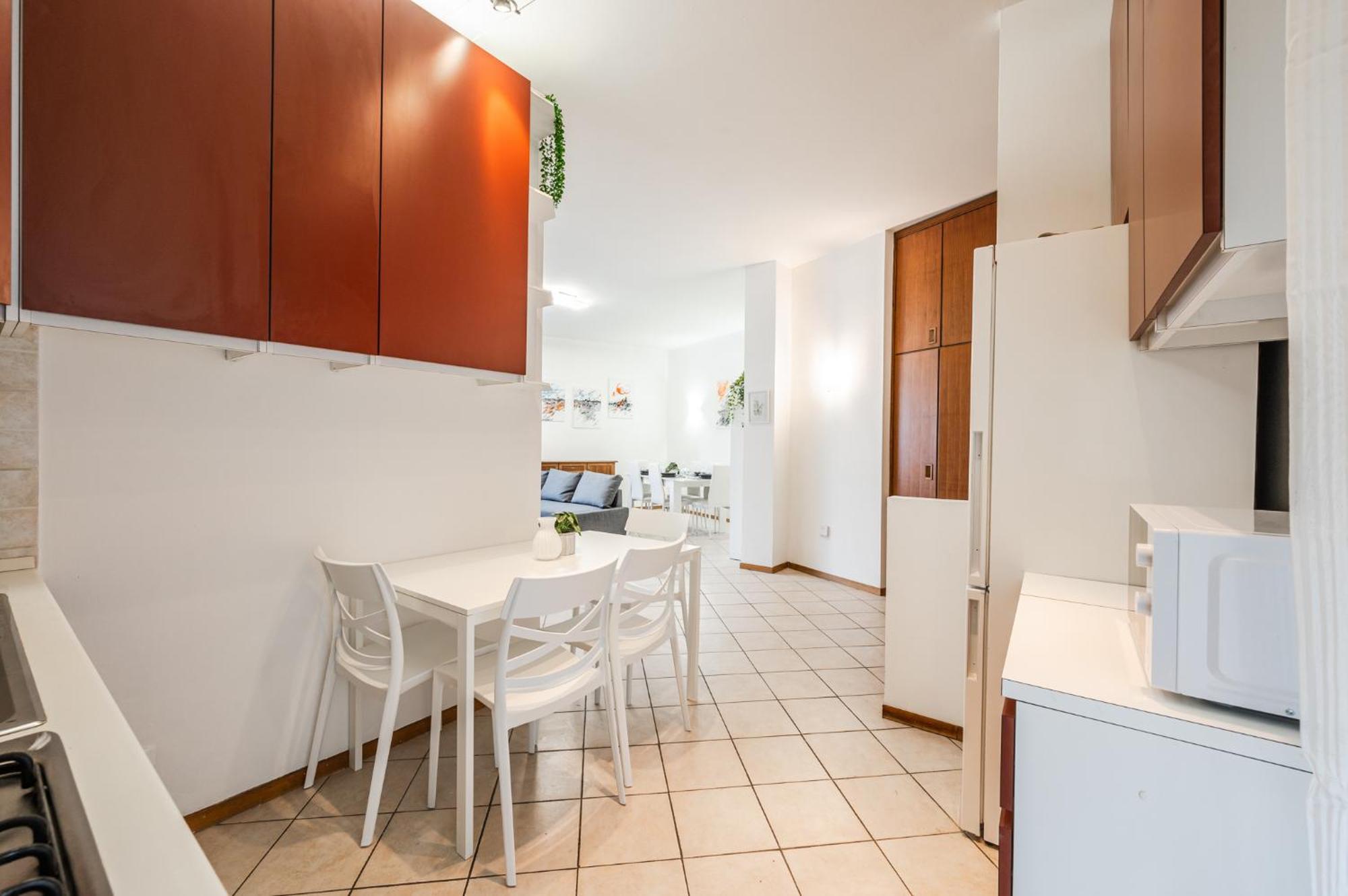 Ab - Via Cervellati 3 *