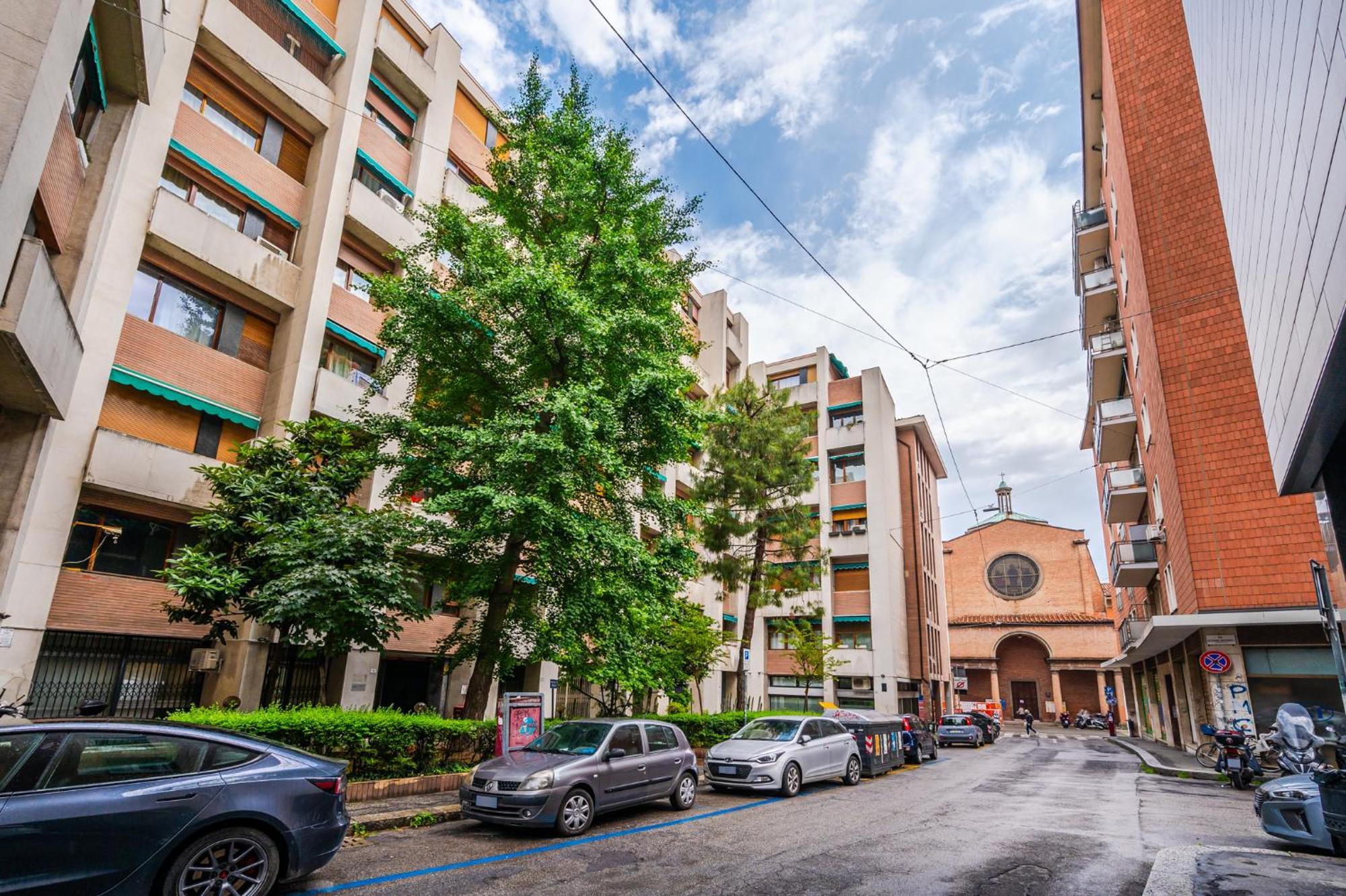 Ab - Via Cervellati 3 Bologna